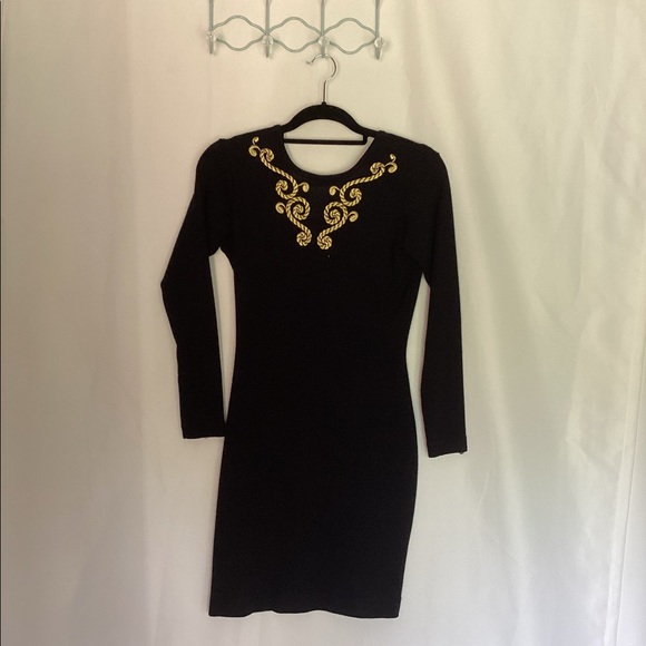 Low cut black and gold dress - Picture 4 of 10